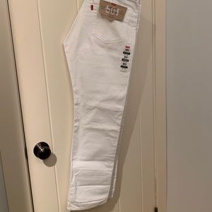 White Levi 501’s